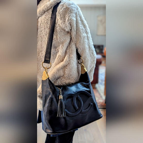 CHANEL Handbags - CHANEL CC Monogram Leather Tote Shoulder Bag purse 12 x 10 EUC